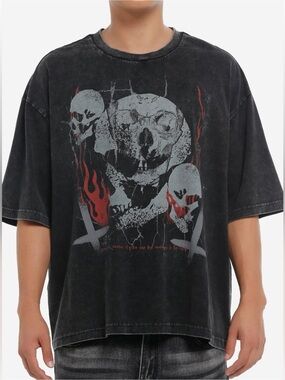 Hot Topic Skulls & Shadows Boxy Graphic Tee in Washed Black size